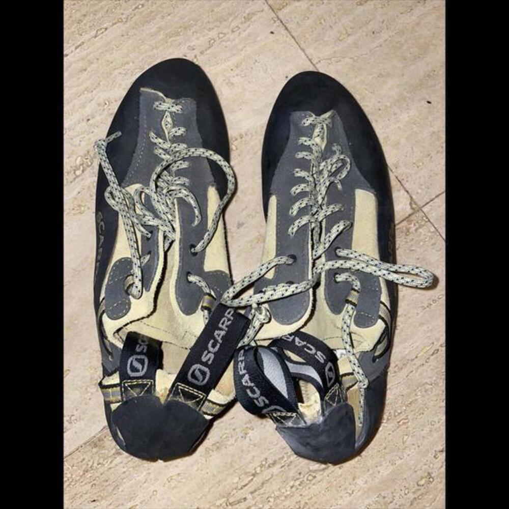 Scarpa Climbing Shoe Left 9.5m 10.5w Right 9m 10w
